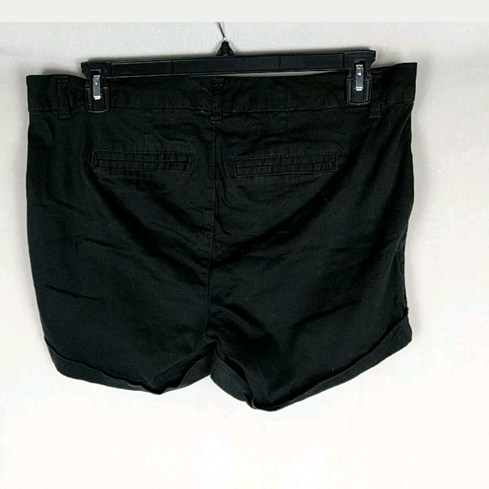 TORRID BLACK SHORTS
CUFFED
SIZE 14